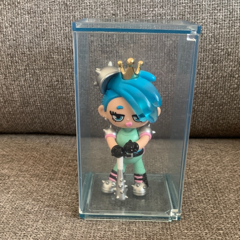XOX Kweenie Fearless Kweens Kween of Game Time 4” Doll Figure with Display Case